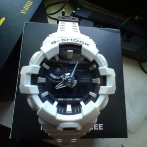 G-Shock  GA-700 White